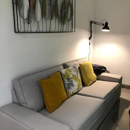 Loben House Apartman *